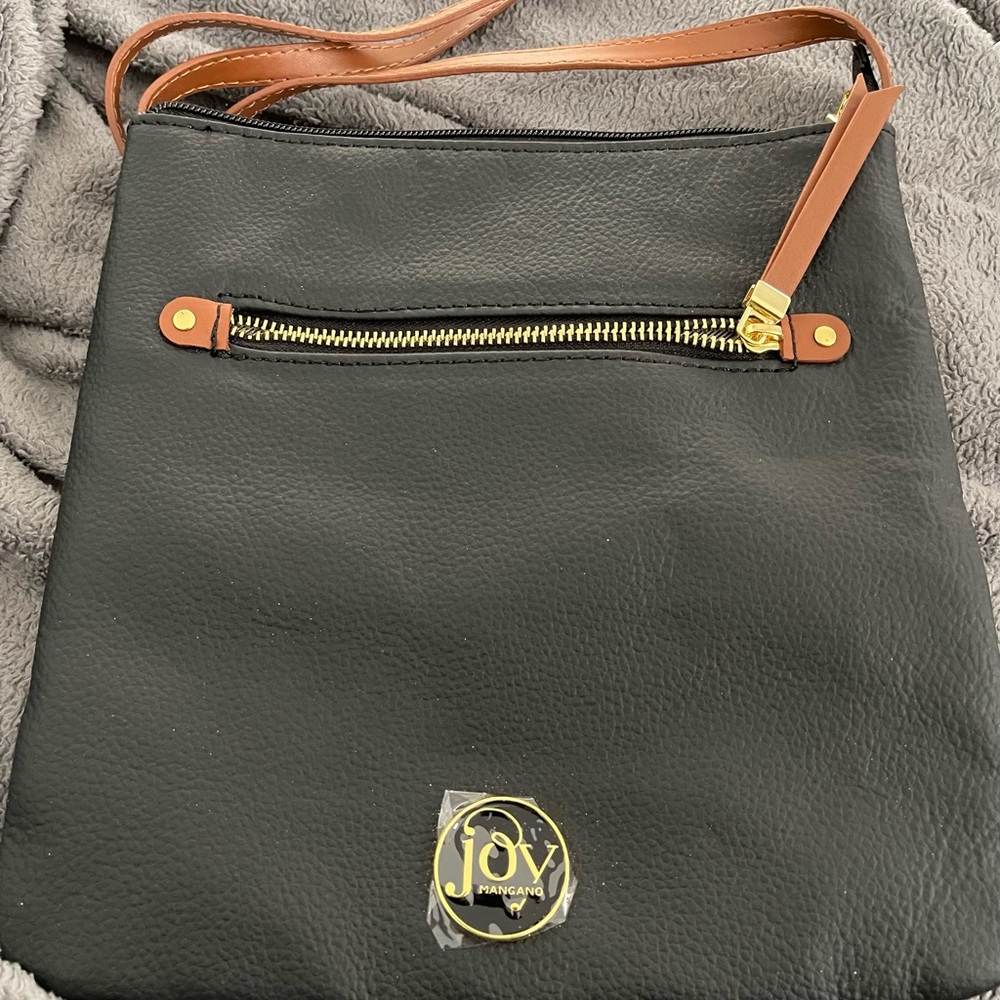 NWOT-Joy Mangano genuine leather RFID Crossbody in black